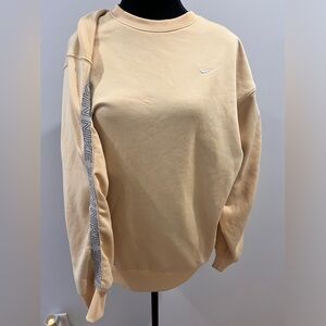 NIKE women’s sweatshirt size medium Dri-Fit‎